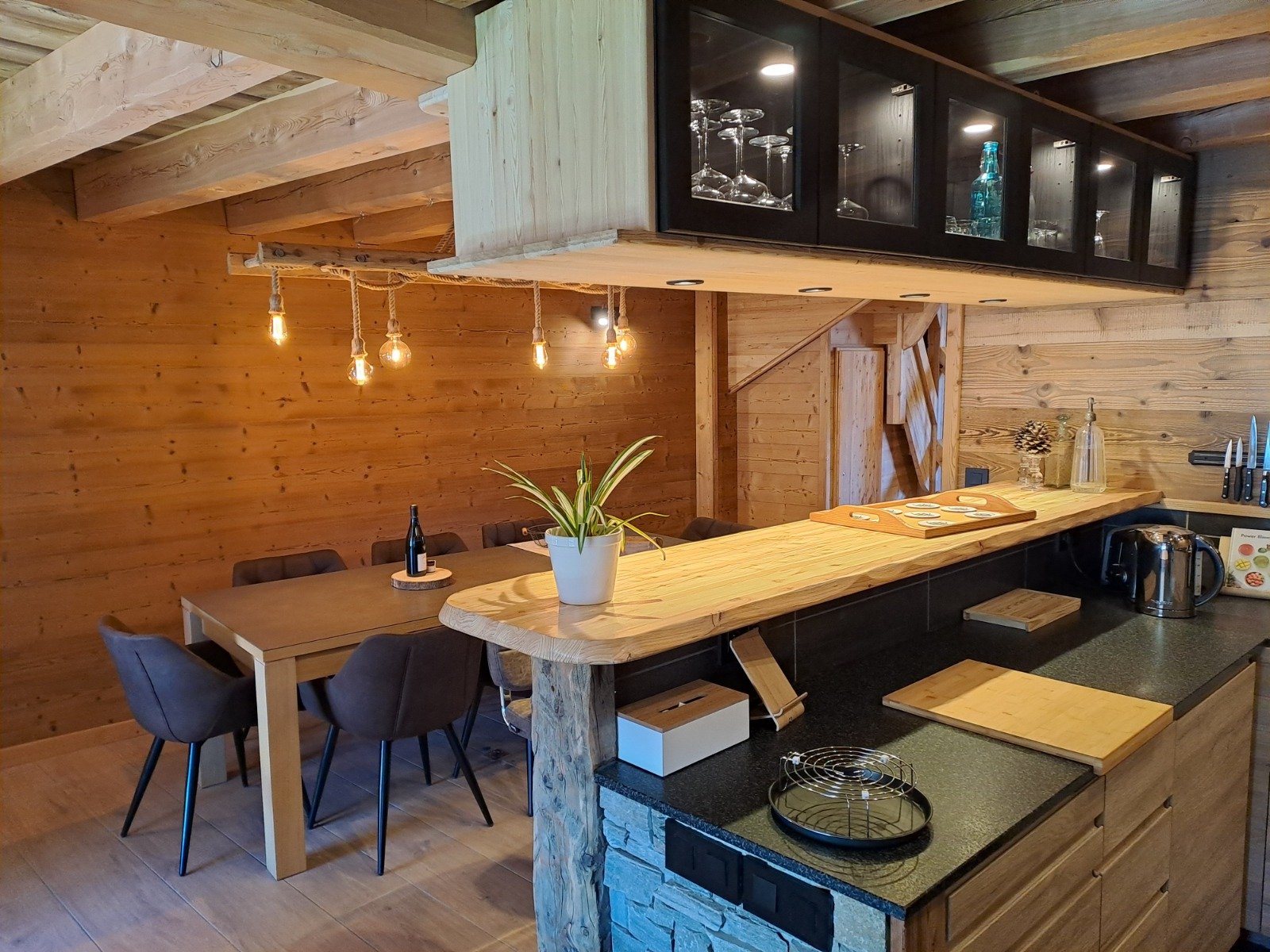 Installation éclairage intérieur et extérieur à Briançon par Cyté Électricité